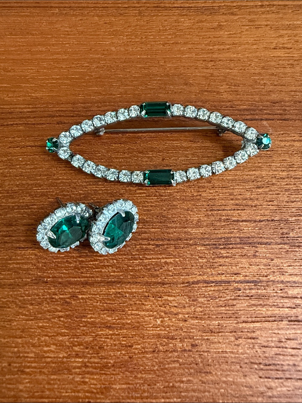 Emerald Green Crystal Brooch and Stud Earrings Set vintage